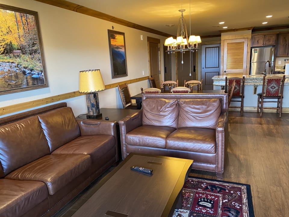 Grand Deluxe Unit - Living Room Area