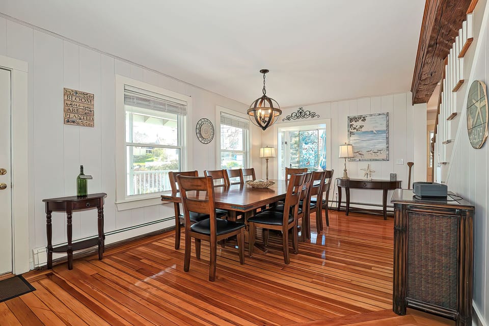 Dining room.
