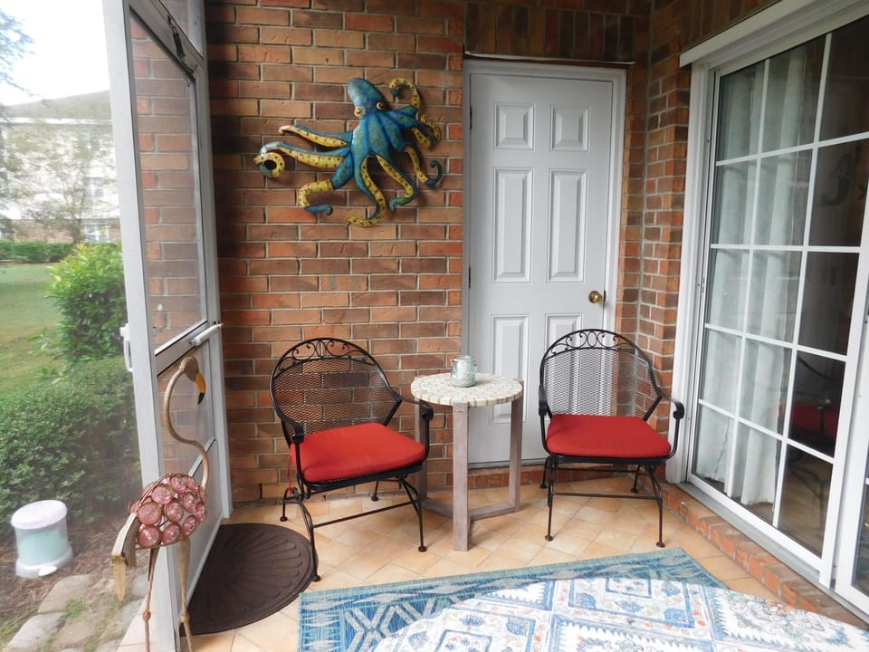 Screened in porch