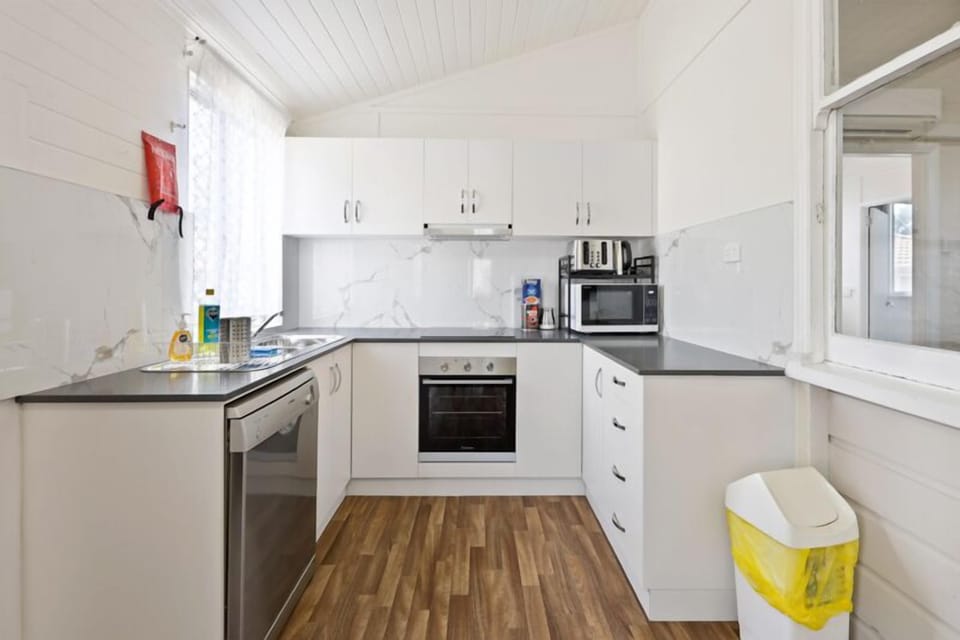Marble-look splashback & stone benchtops