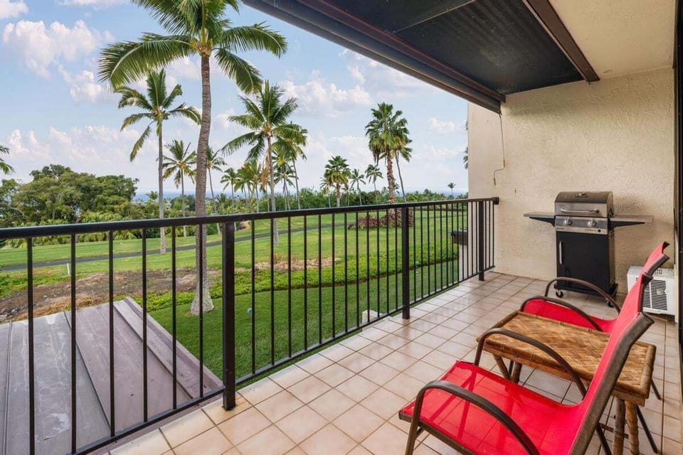 **No grill on lanai as depicted. Use common area grills only.