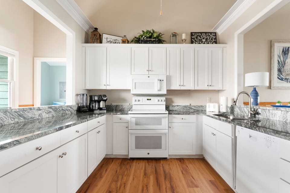 Full kitchen