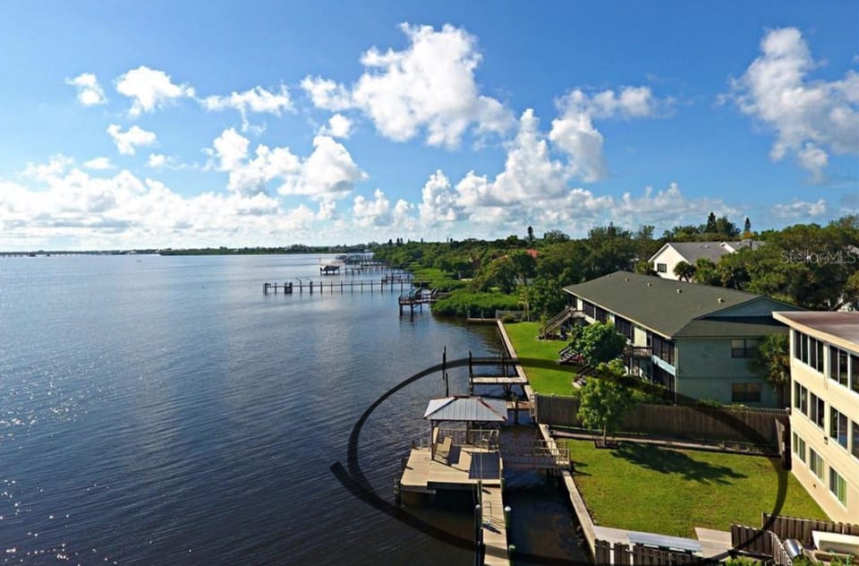 Community dock and Green space for residents and guests