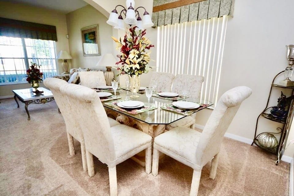 Additional seating off the dining area