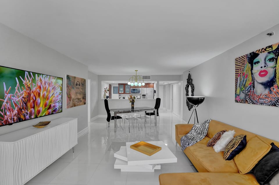 Dining area for 6, living room, Roku tv, Balcony access