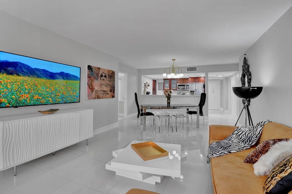 Living area, Roku streaming tv, balcony access, dining area for 6, kitchen