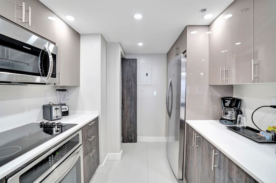 Fully equipped kitchen, washer/dryer