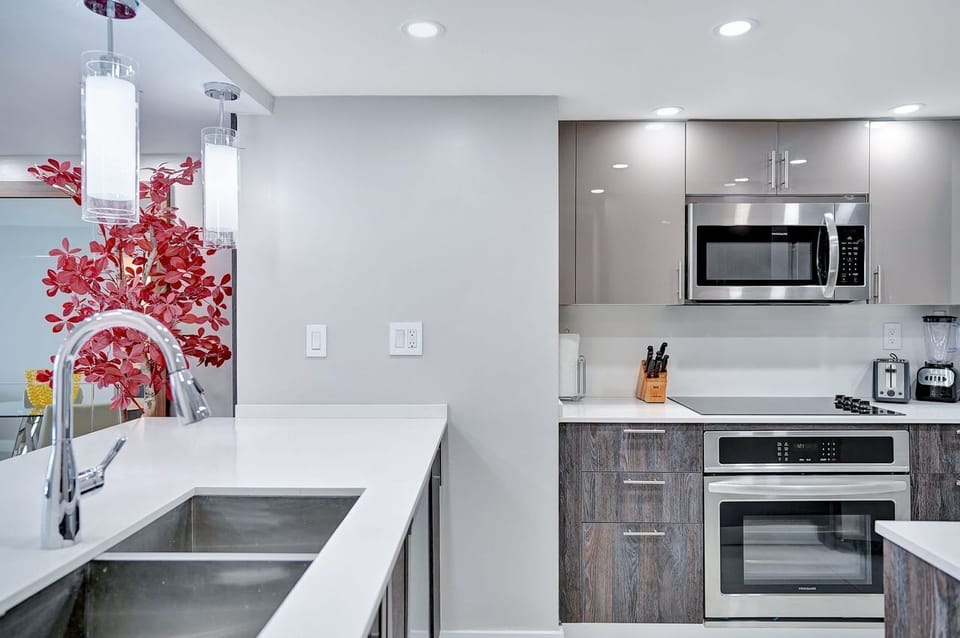Fully equipped kitchen, washer/dryer