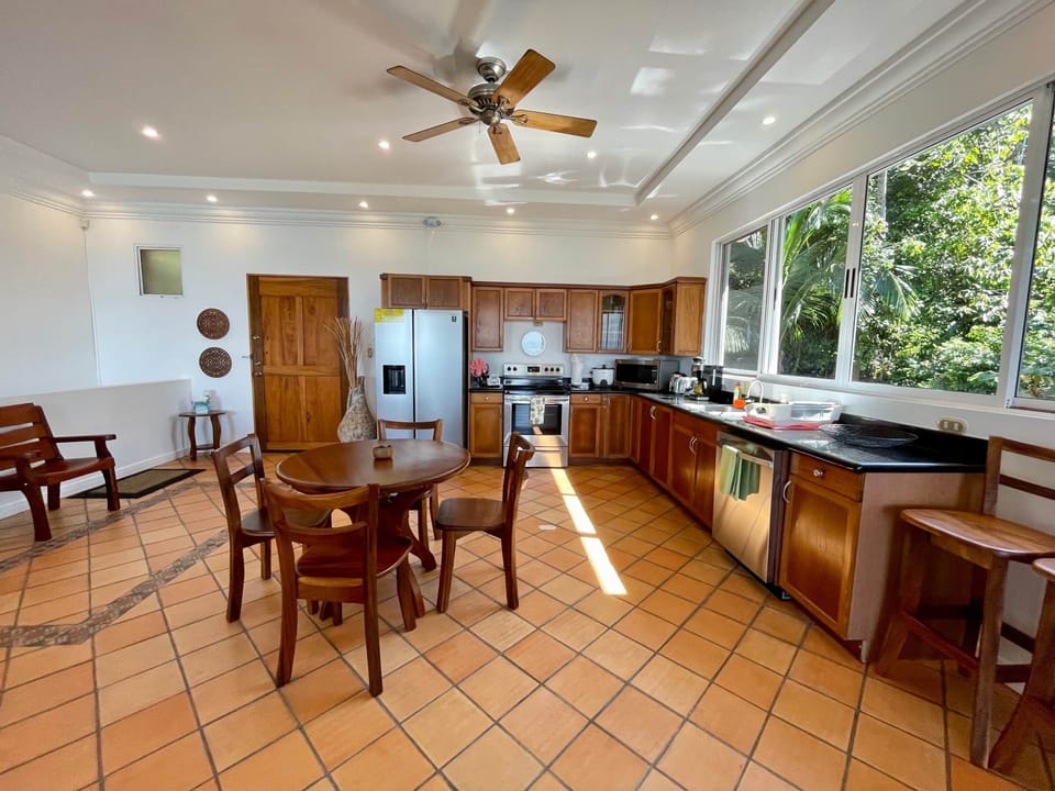 Kitchen area (2)