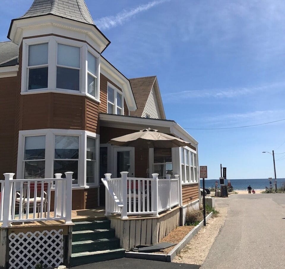 Closest house to the beach 