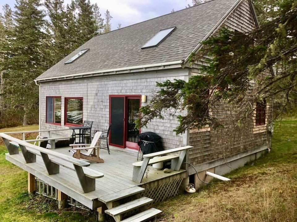 Large deck w/lots of seating