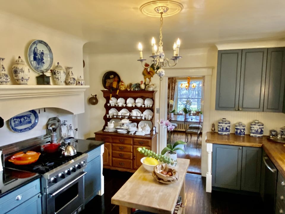 Great kitchen for cooking, Viking Stove, All-Clad, le creuset pots and pans.....