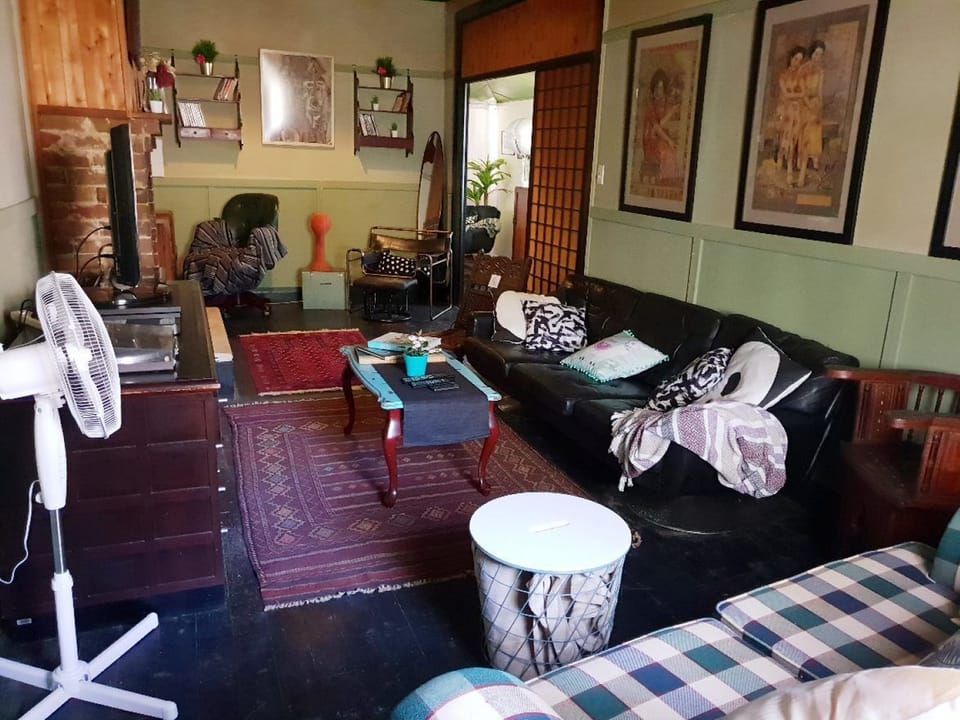Beautiful 1920's themed lounge room