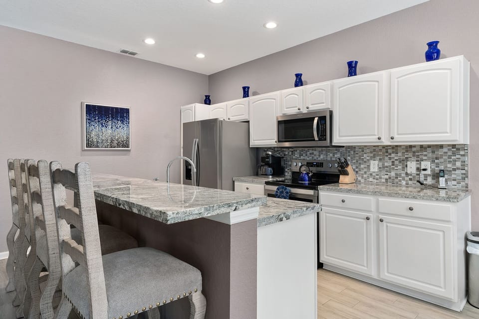Kitchen area seats 4