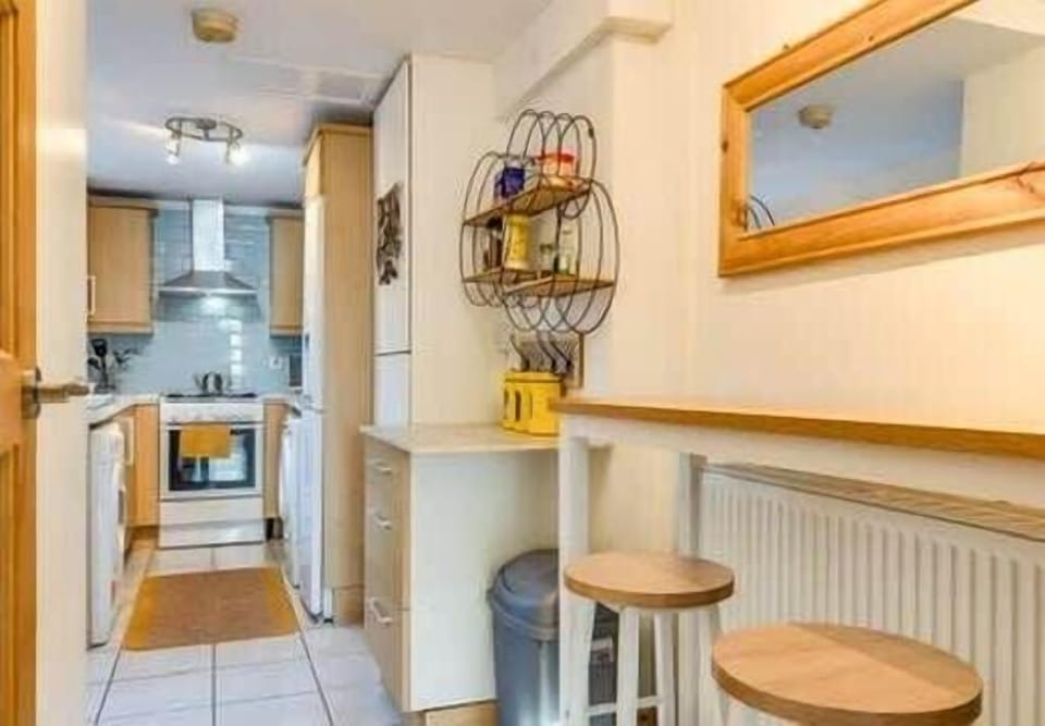 A fully equipped kitchen.