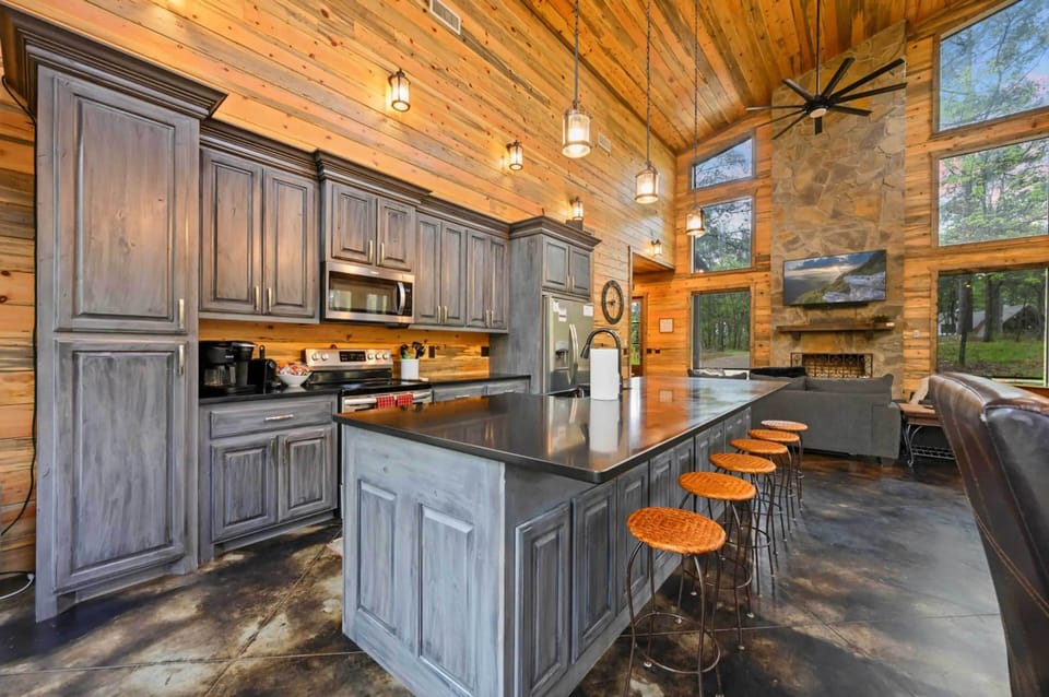 Fully Equipped Kitchen | Dinnerware & Glassware