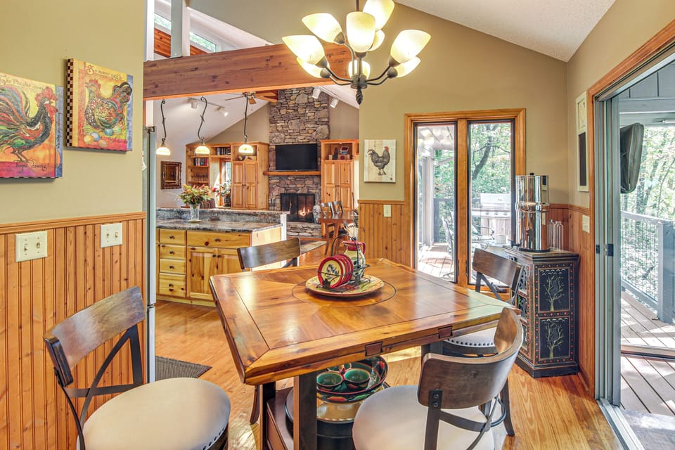 Dining Area | Main Level