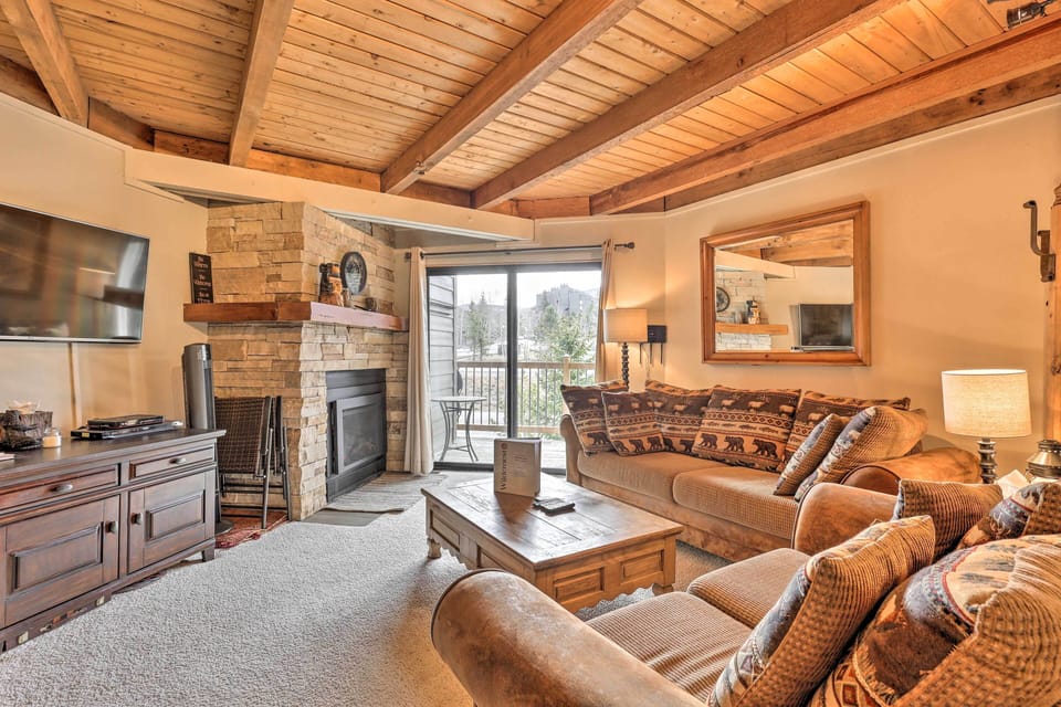 Silverthorne Vacation Rental | 2BR | 2BA | Stairs Required for Entry | 975 Sq Ft