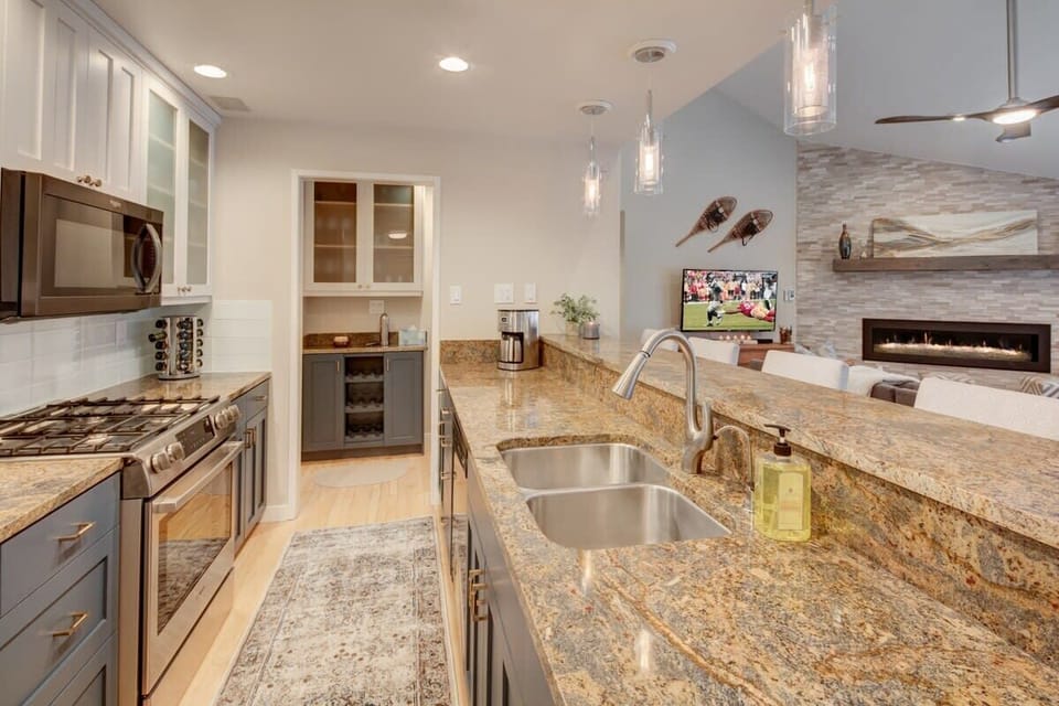 Kitchen: Fully updated kitchen with a breakfast bar and mountain views.