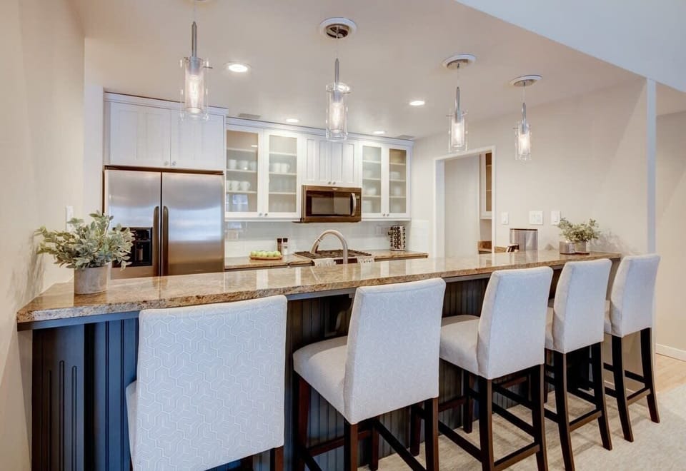 Kitchen: Fully updated kitchen with a breakfast bar and mountain views.