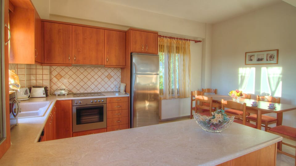 Fully equipped kitchen.