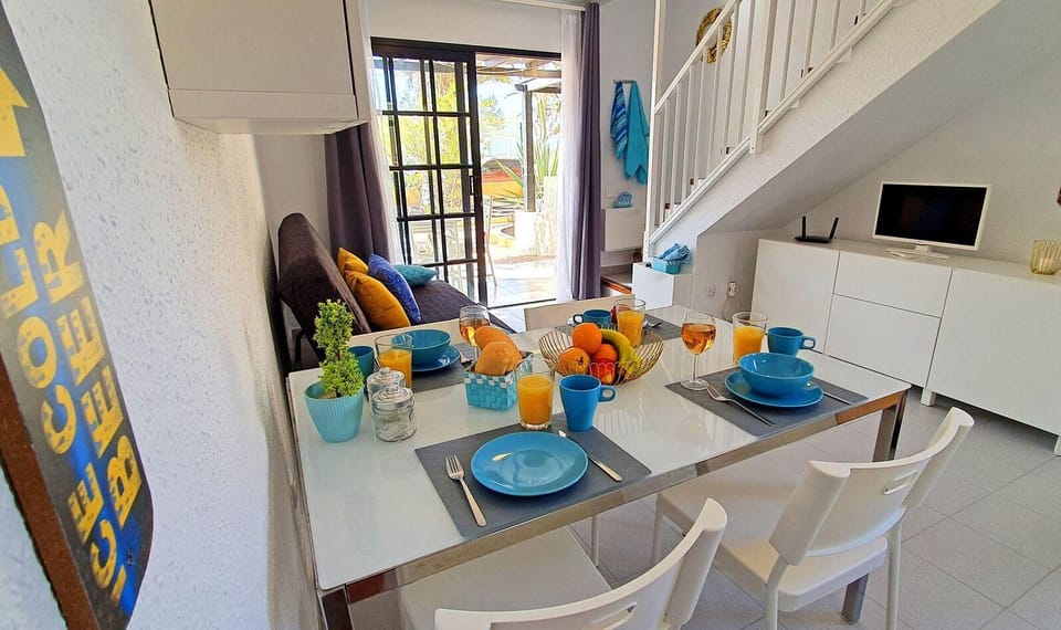 Dining area. Dinnig area