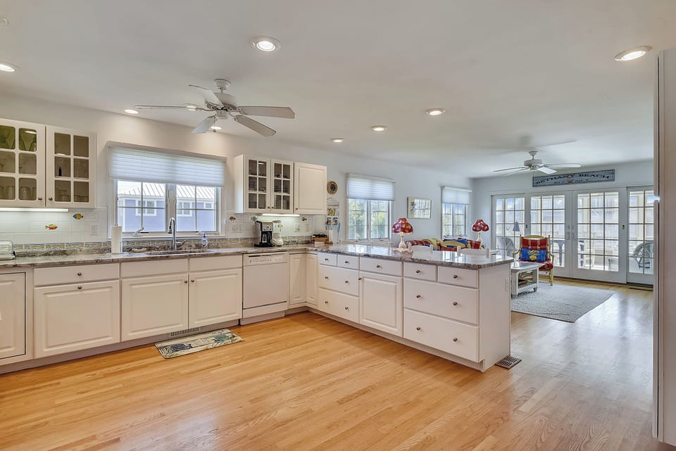 Main Level,Kitchen,