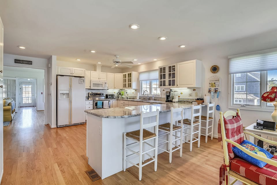 Main Level,Breakfast Bar,