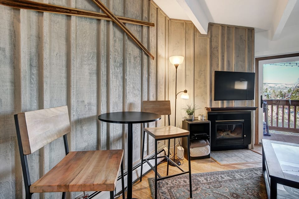 TC304 Living Area