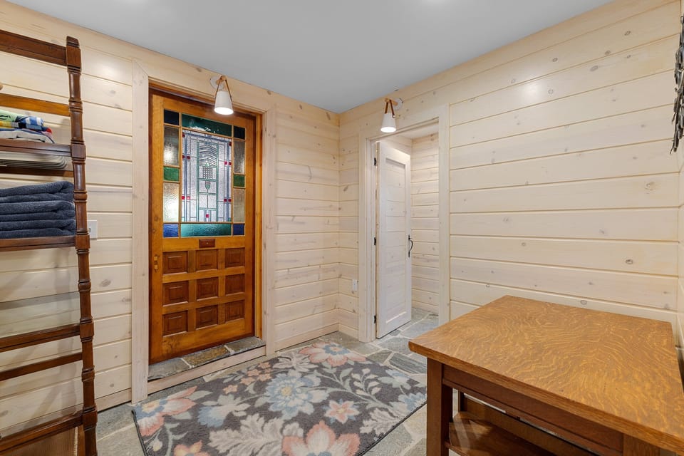 Downstairs guestroom