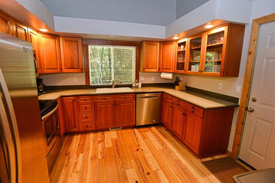 Beautifully equipped kitchen.
