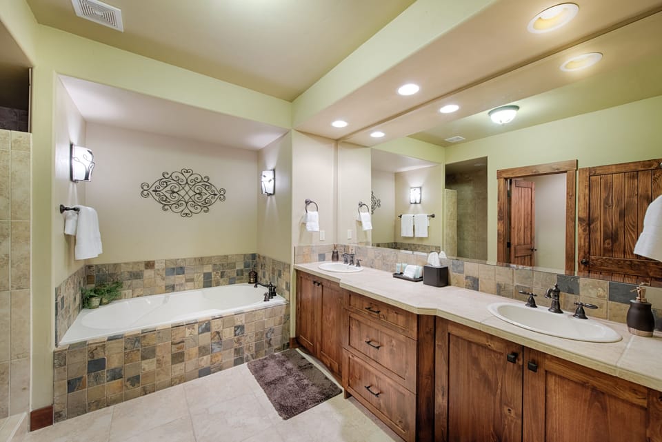Master Bath has large tub and walk in shower - main level