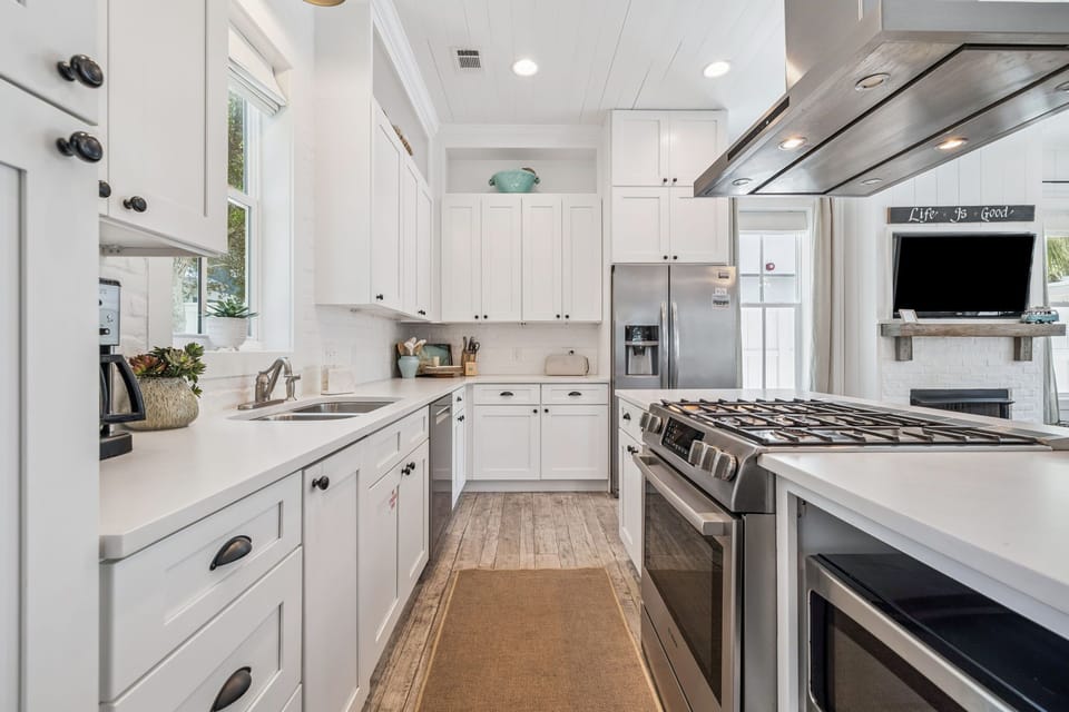 Chef's Kitchen - Equipped with Stainless Steel Apliances