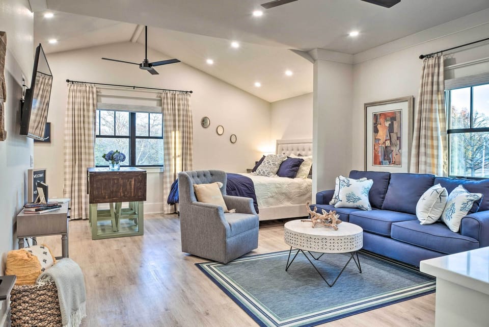 Bentonville Vacation Rental | Studio | 1BA | 550 Sq Ft | 2nd Floor Unit