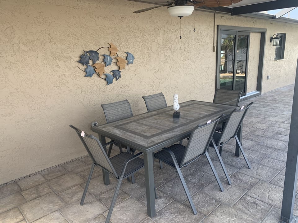 Outdoor dining