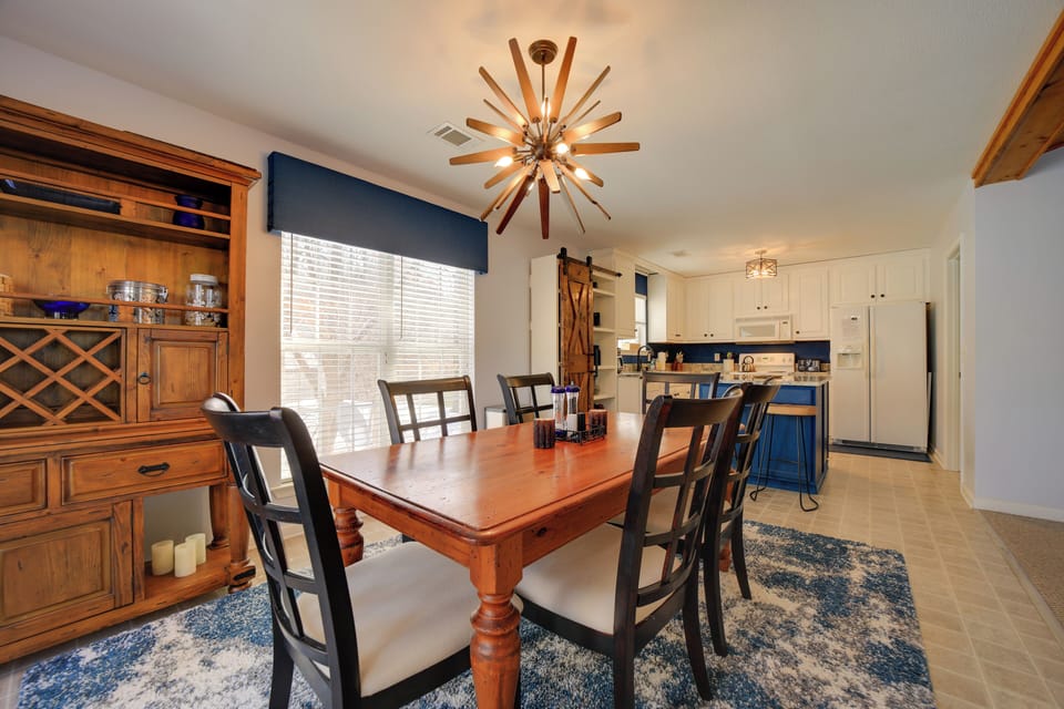 Dining Table | Free WiFi