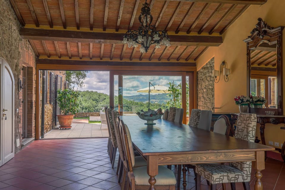 The bright dining-room open on the garden and the pool area
