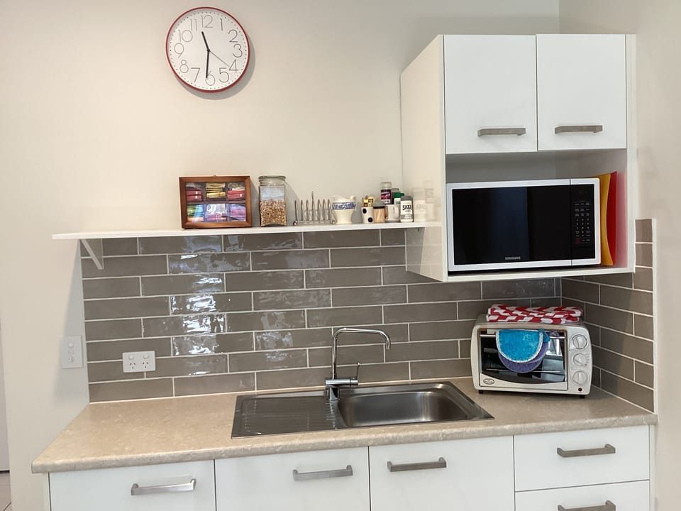 Multi-cooker and large toasted sandwich maker available also.