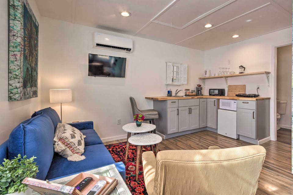 Living Area | Free WiFi