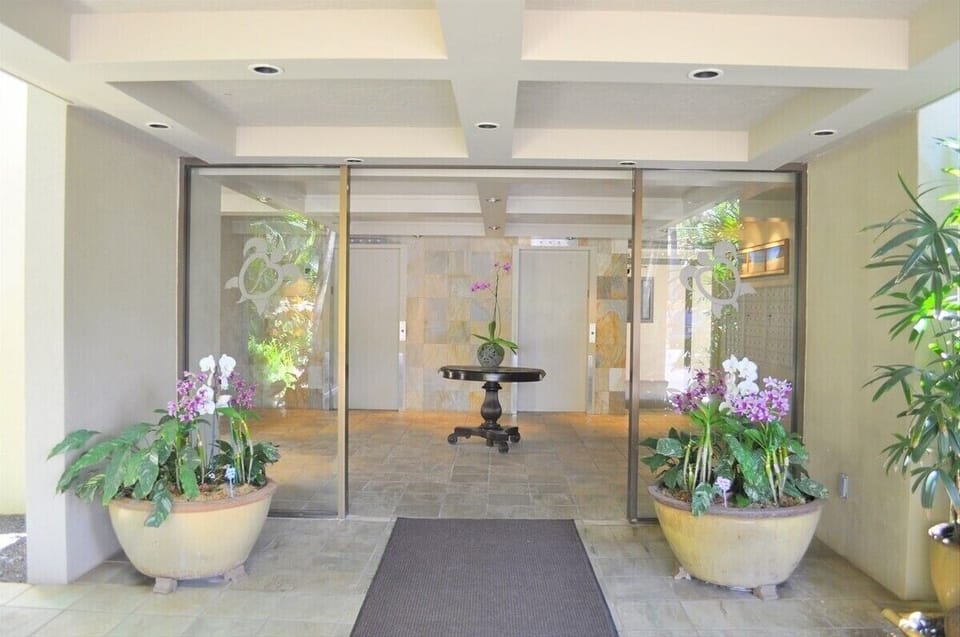 Easy access to elevators