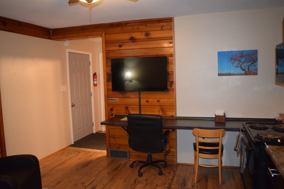 Non Smoking-Rustic Suite, Outside The Heart Of Upper Michigan-Escanaba Apartment in Wisconsin