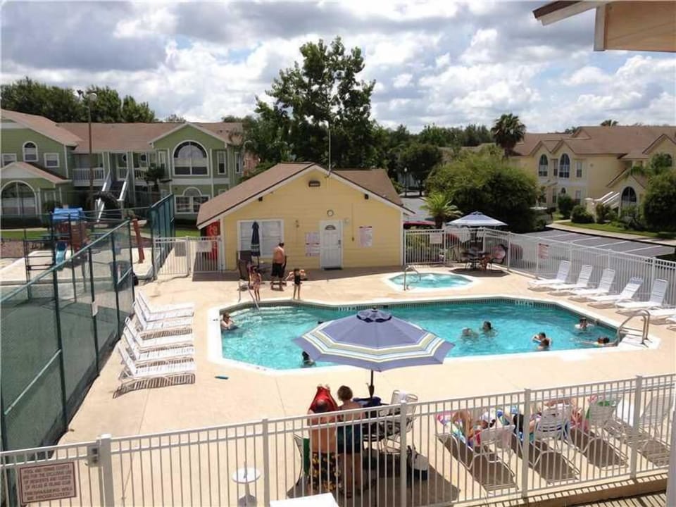 Island Club Heated Pool & Spa 