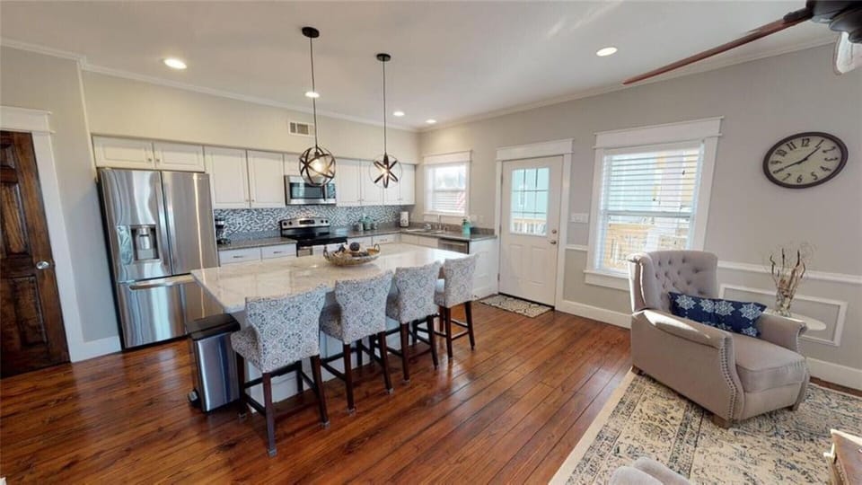 Kitchen, open to the living room 