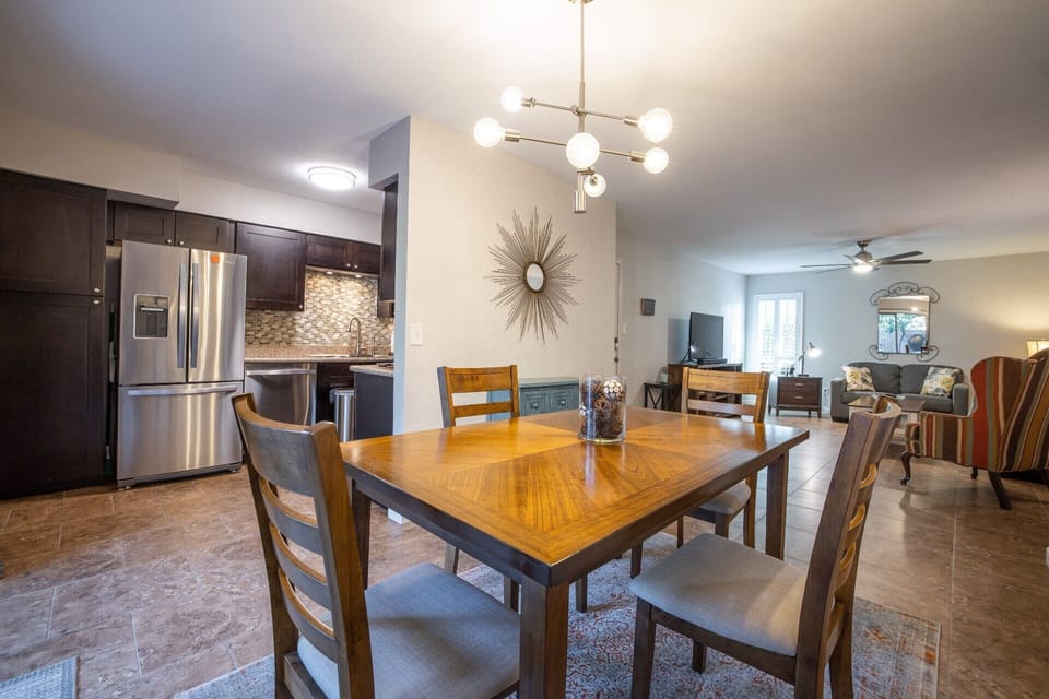 Open concept living/dining room area