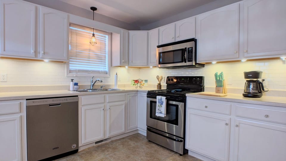 Stylish updates & stainless steel appliances - even a dishwasher!
