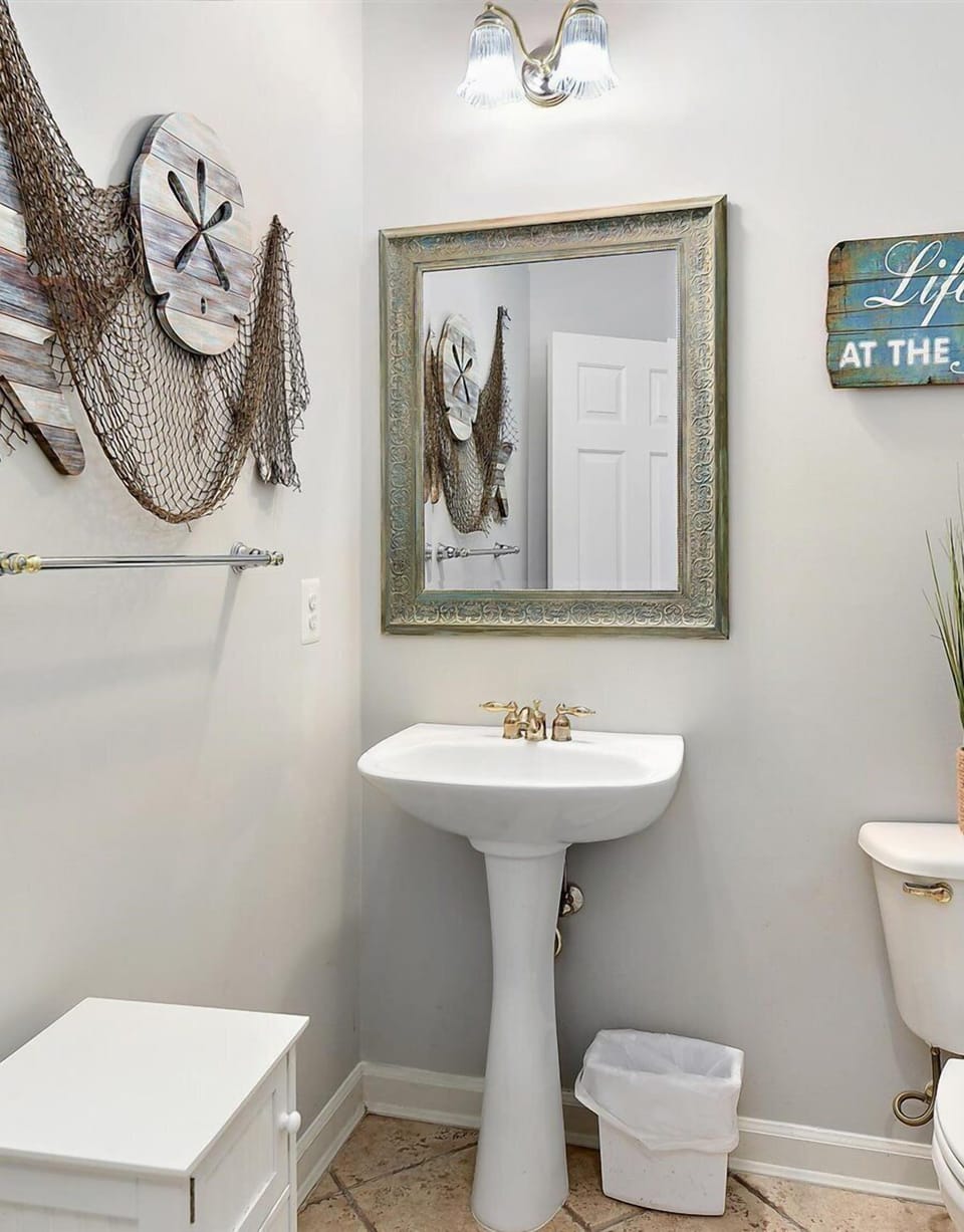 Half-Bath-Off-Of-Kitchen