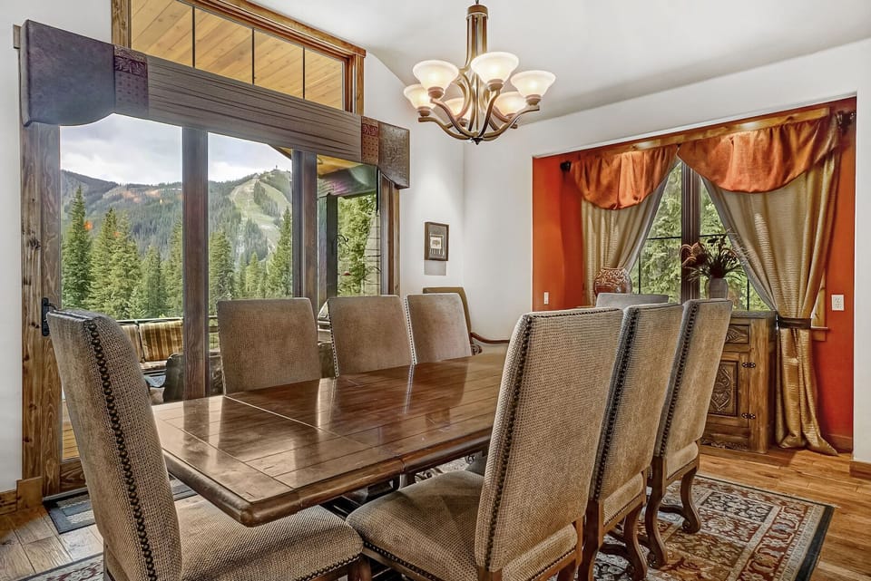 Dining with Amazing Mountain Views