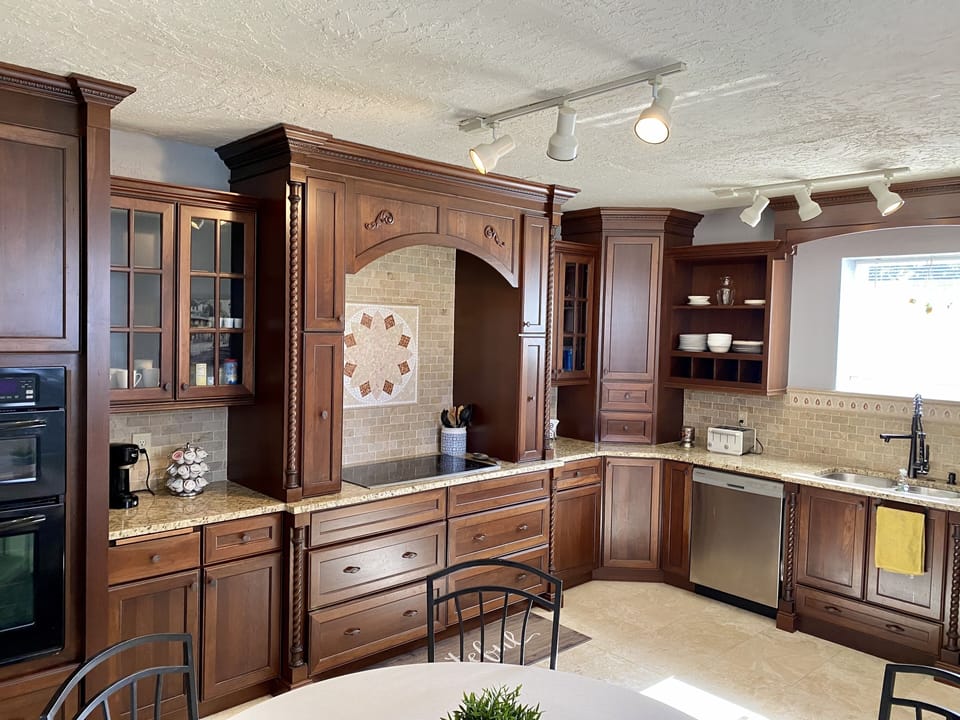 Full kitchen