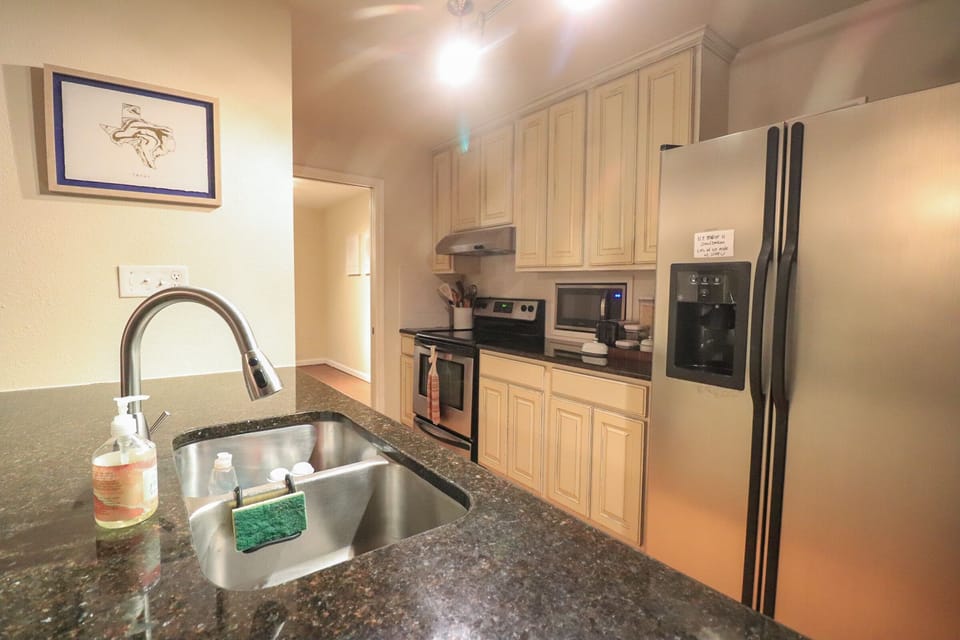 Fully stocked kitchen, great for all your culinary needs.