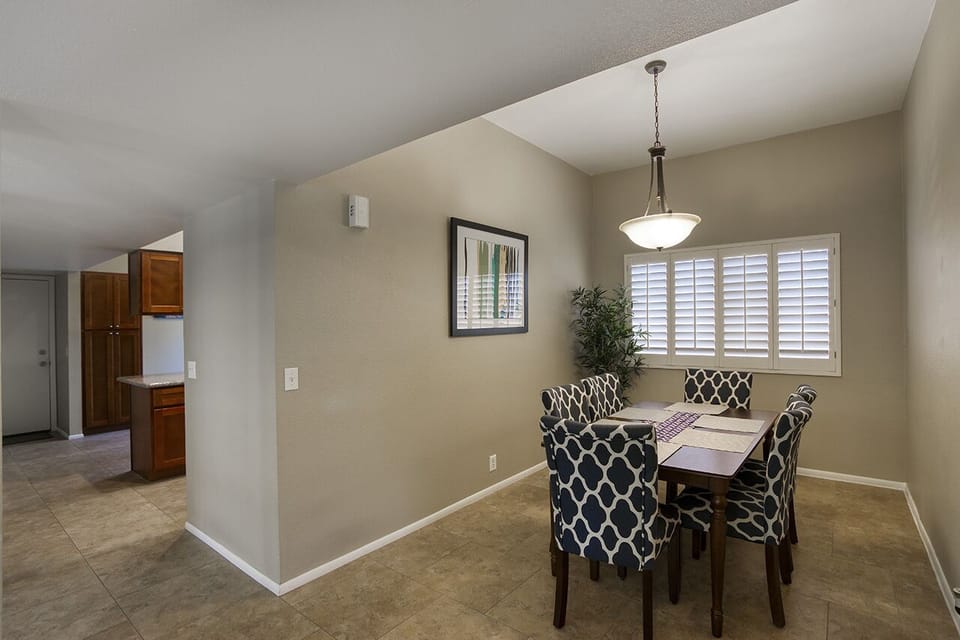 Dining room.